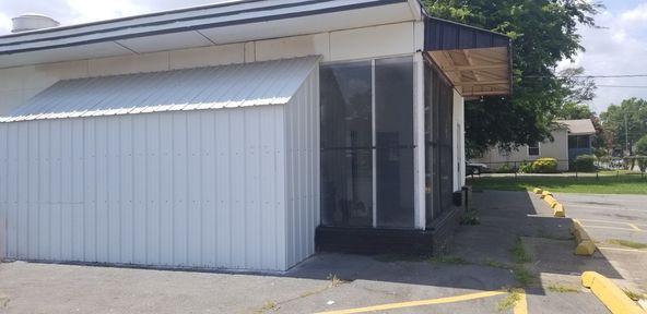 Commercial Building with I-30 Visibility, North Little Rock: 324 E 13th St, North Little Rock, AR 72114